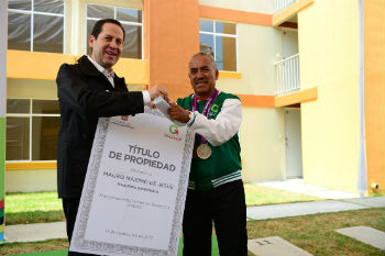 Atletas paralmpicos reciben casa por ganar medallas