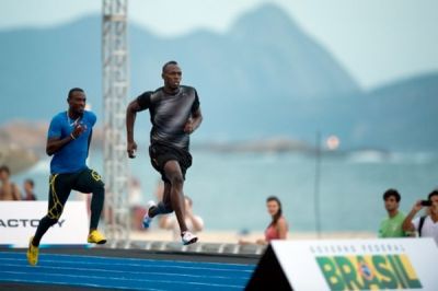 Bolt llev su velocidad a la playa de Copacabana