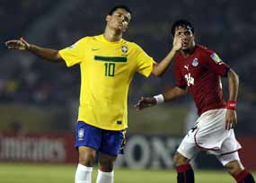 Brasil sufre pero triunfa en su debut en Londres-2012