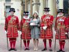Campeona de Londres 2012, Jessica Ennis, fue condecorada por Isabel II