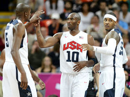 Estados Unidos arrolla a Francia en basquetbol