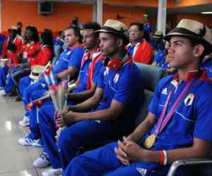 Medallistas cubanos recibieron Botn Olmpico