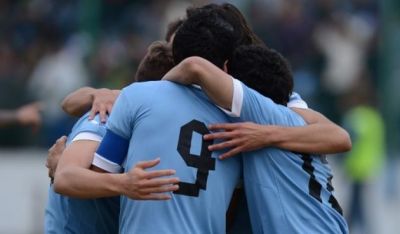 Uruguay va por la clasificacion en futbol.